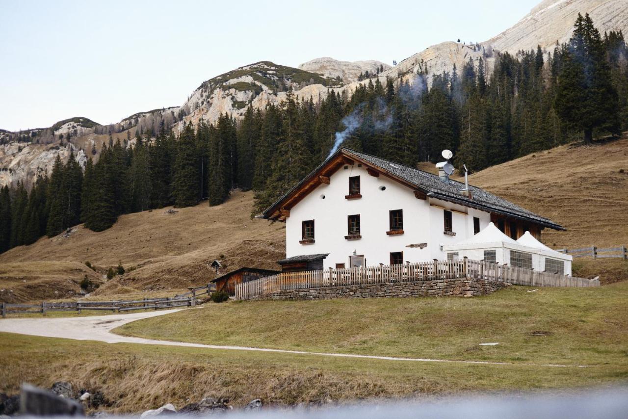 コルティーナ・ダンペッツォ Rifugio Malga Ra Stuaヴィラ エクステリア 写真